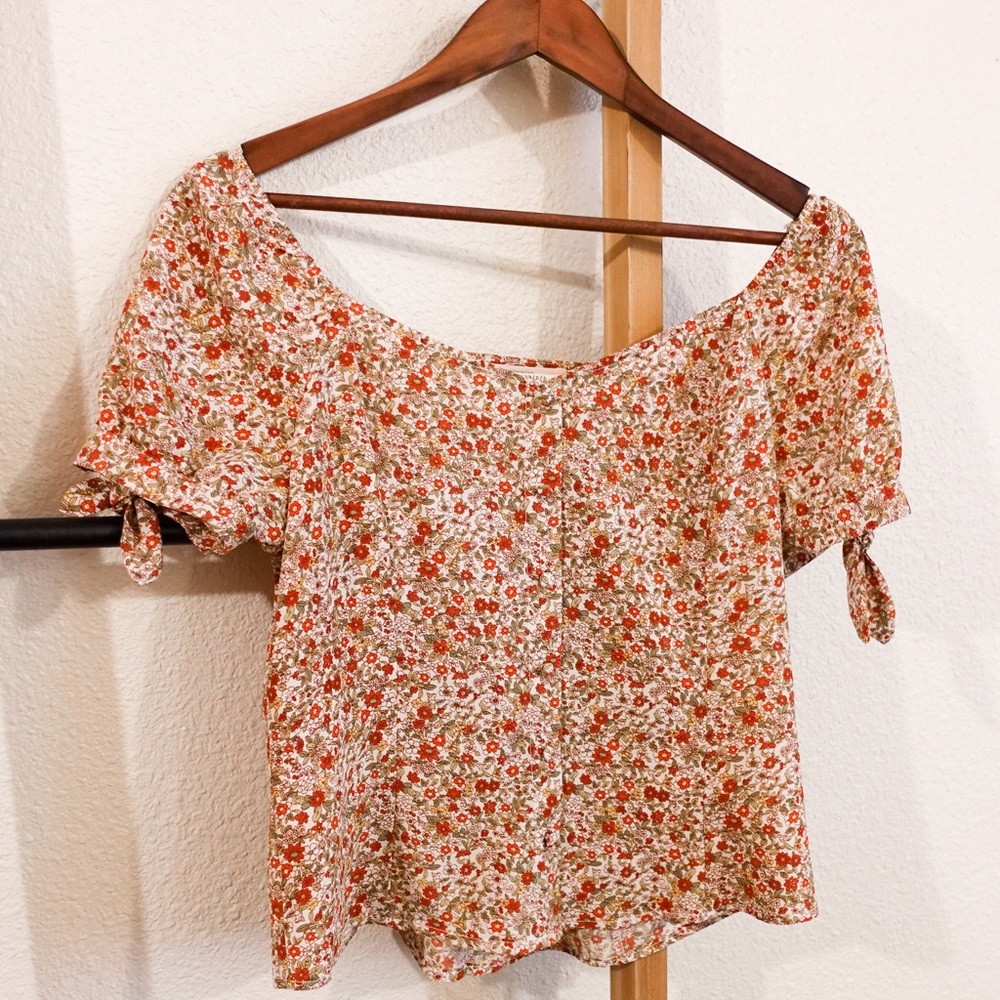 sweet wanderer womens floral short sleeve top • size medium